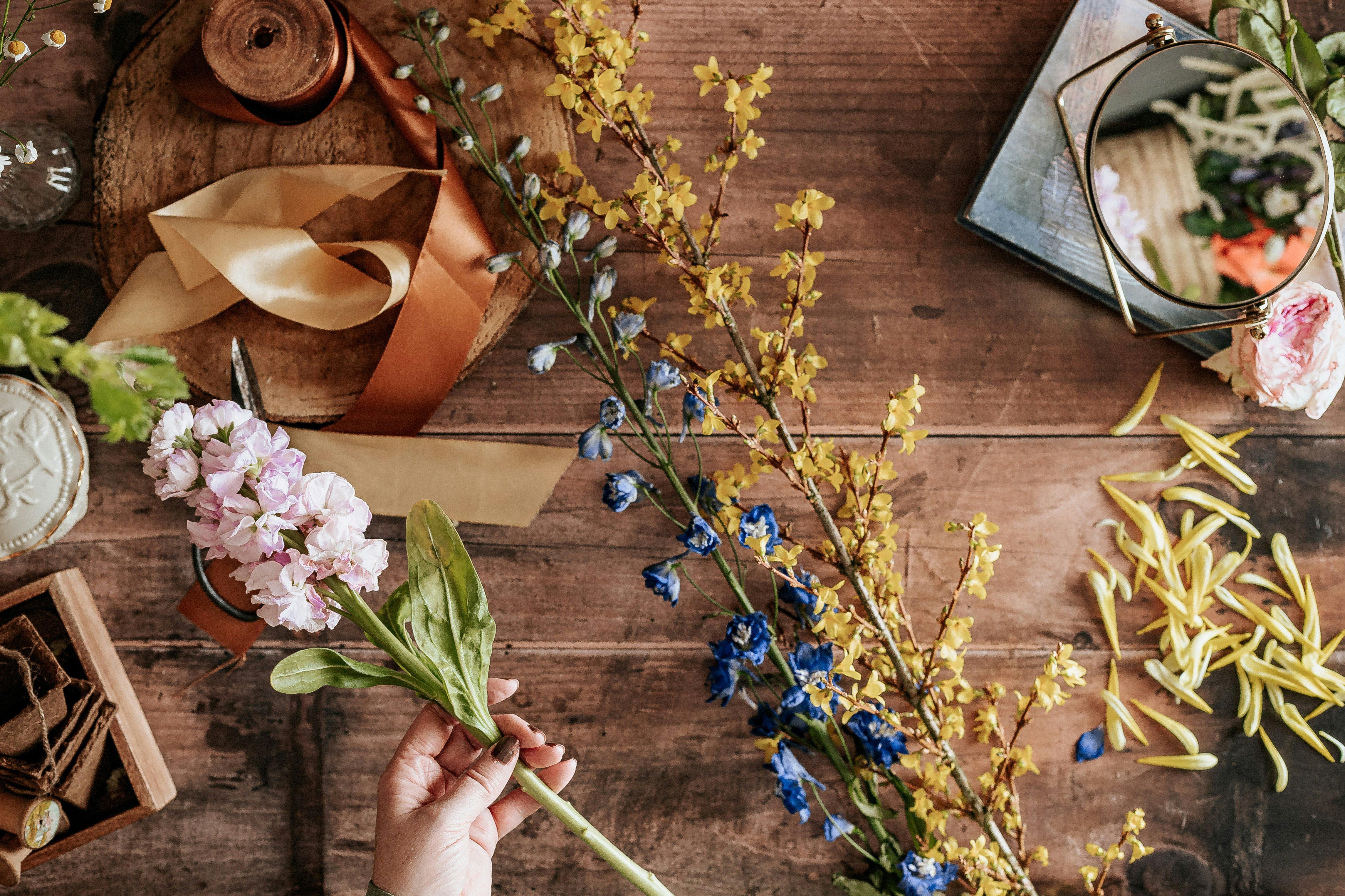 Floral Artistry Unleashed – Join MirthBloomumus’ Creative Courses Today