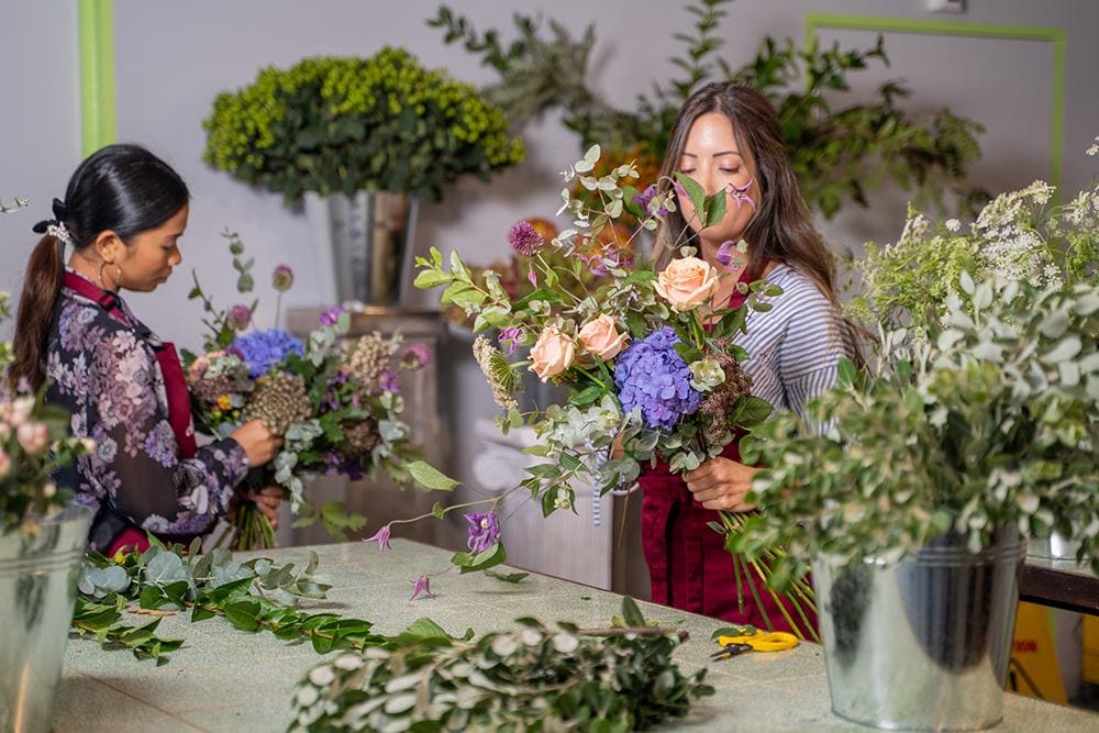 Floral Mastery Awaits: Join MirthBloomumus and Craft Stunning Arrangements